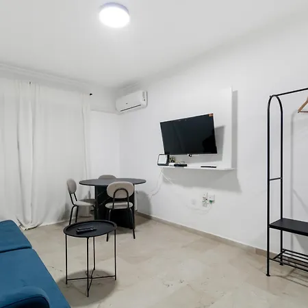 Large Attic Las Canteras Rooms - Only Adults Гостевой дом *