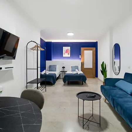 Large Attic Las Canteras Rooms - Only Adults Гостевой дом